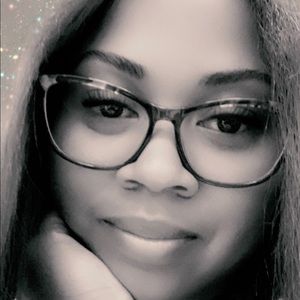 Meet your Posher, Raquel